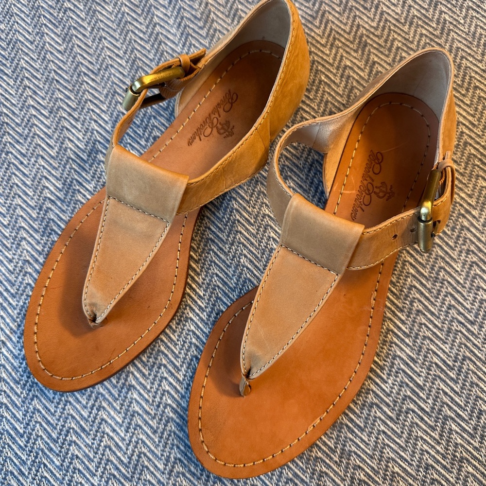 Brooks Brothers Thong Sandal. Size 7.5